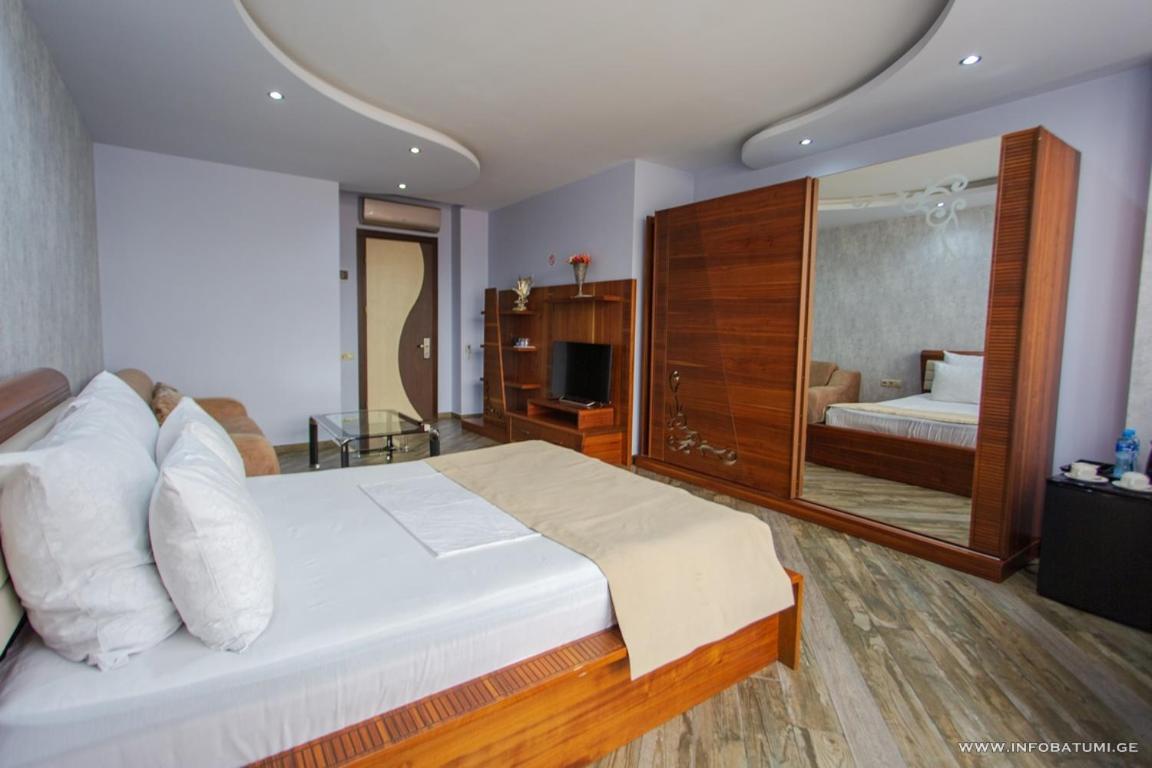 Hotel Light Palace باتومي المظهر الخارجي الصورة